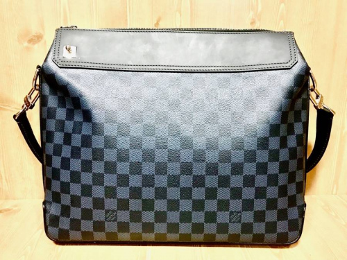 バッグのLOIUS VUITTON