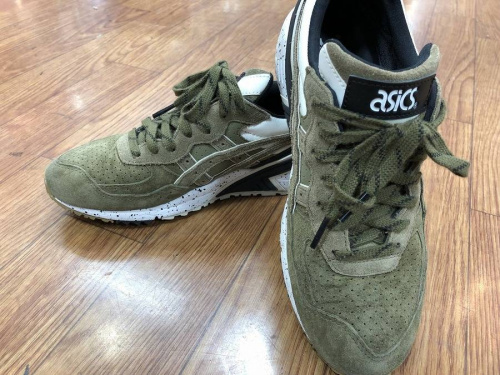 レディースファッションのスニーカー