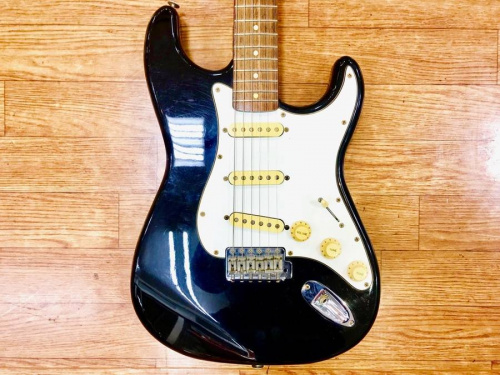 ギターのFENDER
