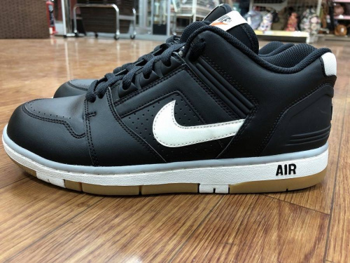 シューズのナイキ（NIKE）