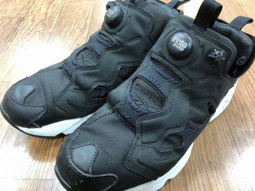 スニーカーのREEBOK