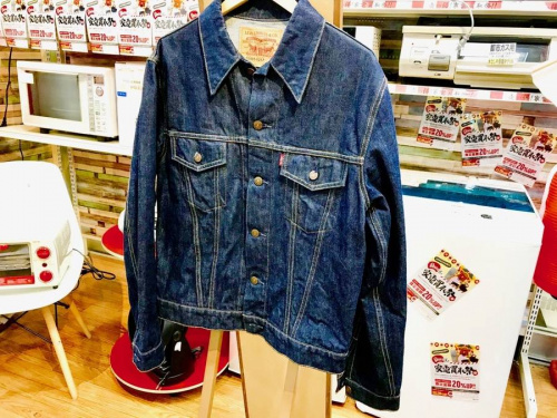 メンズファッションのデニムジャケット