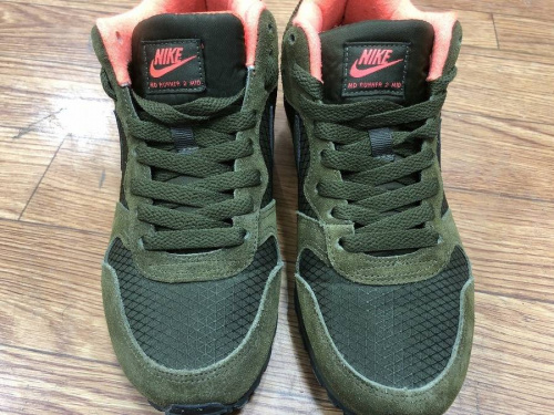 スニーカーのナイキ（NIKE）
