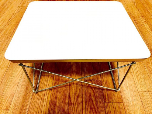 テーブルのHerman Miller