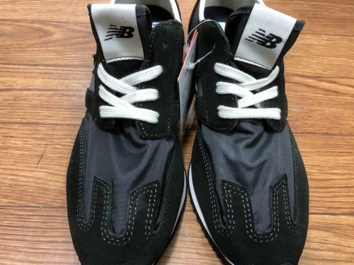 スニーカーのニューバランス（new balance）