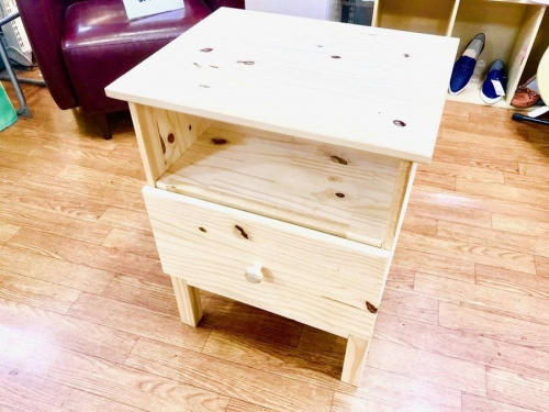 家具のテーブル