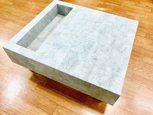 家具のテーブル