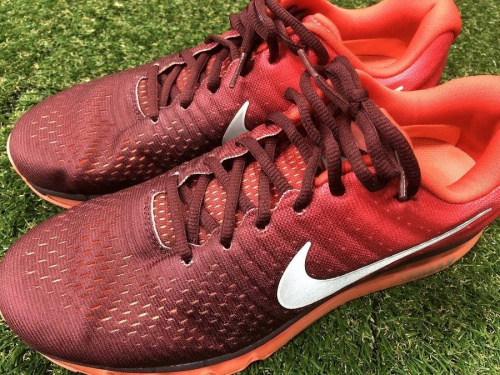 ランニングのナイキ（NIKE）