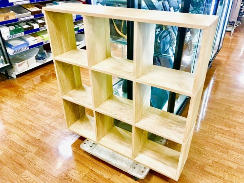 家具のスタッキングシェルフ