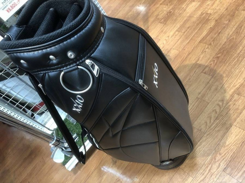 スポーツ用品のゴルフ