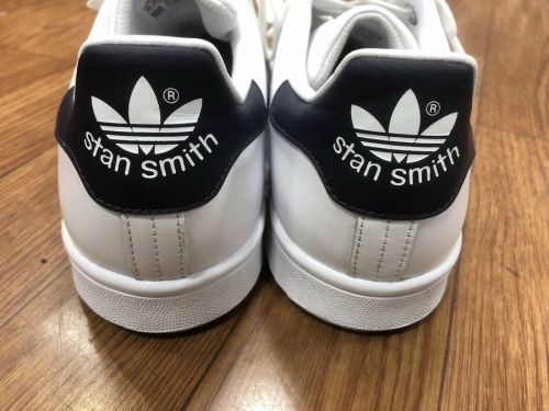 アディダス(adidas)のスタンスミス