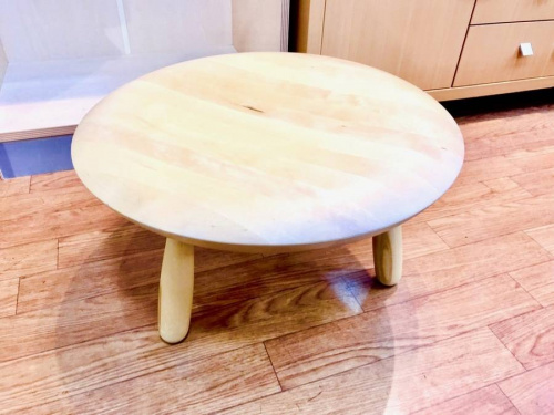 家具のテーブル