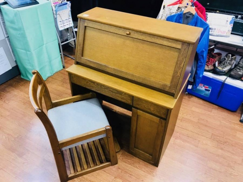 家具のテーブル