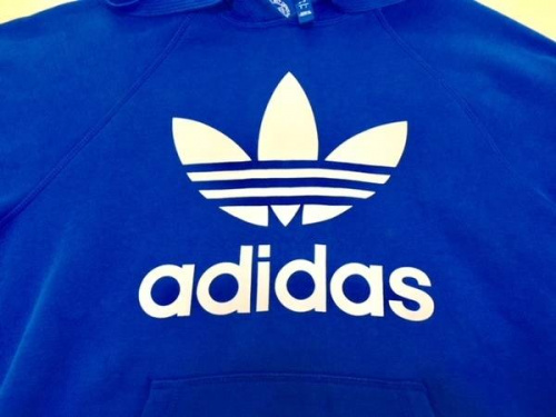 パーカーのadidas