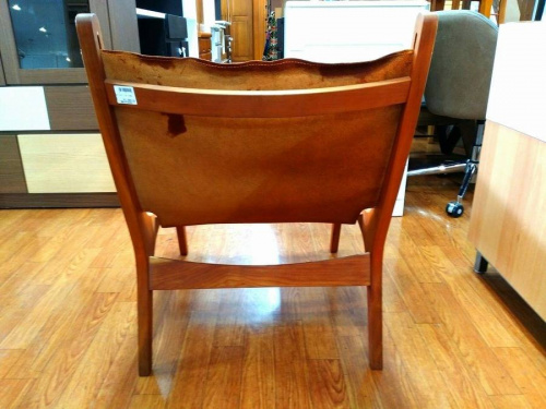 レザーチェアのブラウン