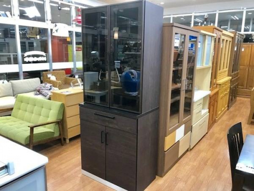 家具のカップボード