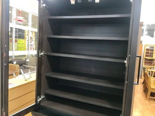 カップボードの食器棚