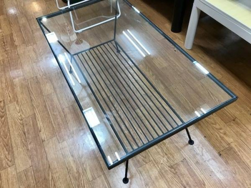 テーブルのガラステーブル