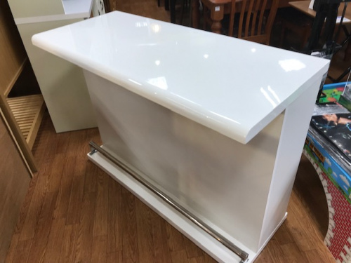 家具のテーブル