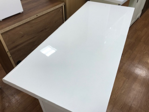 テーブルのニトリ