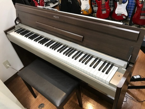 楽器の電子ピアノ