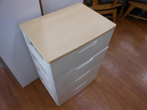 家具のウッドトップチェスト