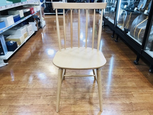 ダイニングチェアのUNICO
