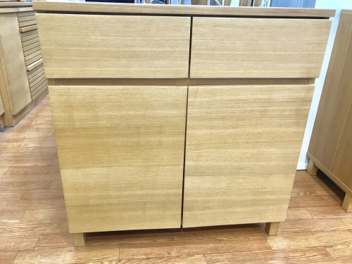万能収納の2枚扉キャビネット