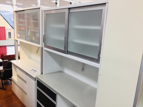 中古家具の中古カップボード・食器棚