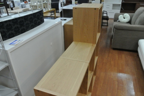 万能収納のオープンシェルフ