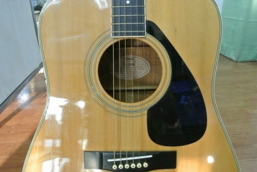 アコースティックギターのYAMAHA