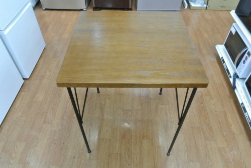 生活家具のテーブル