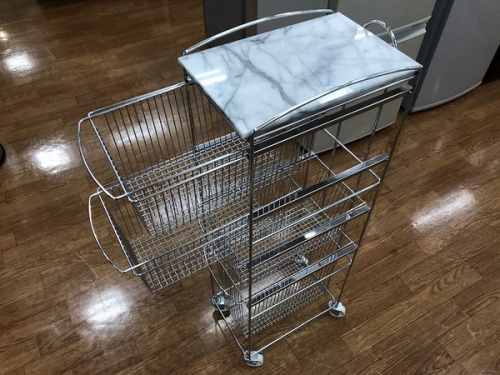 隙間ラックのラック