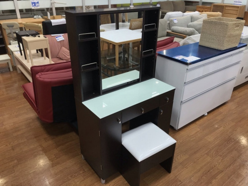 収納家具のドレッサー