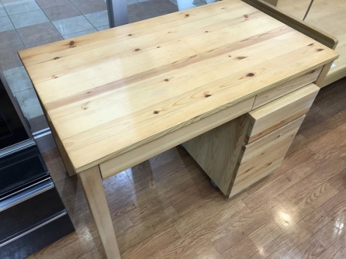 生活家具のデスク