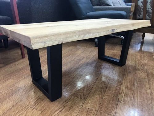 センターテーブルの関家具