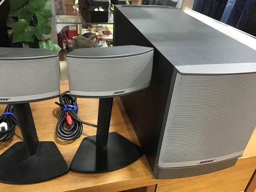オーディオ機器のサラウンドシステム