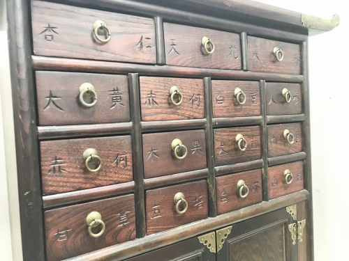 薬箪笥の昭和レトロ