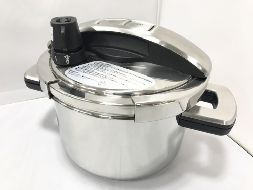 キッチン雑貨の圧力鍋