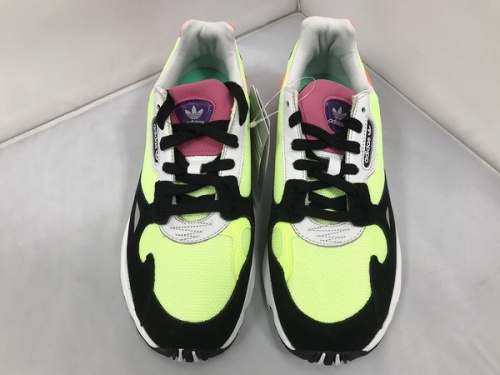 スニーカーのadidas originals