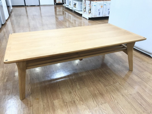 生活家具のテーブル