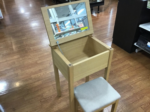収納家具のドレッサー