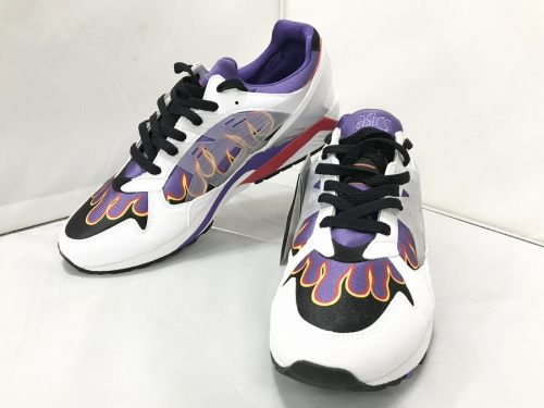 靴のスニーカー