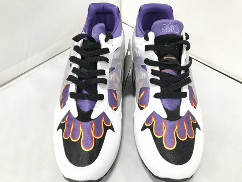 スニーカーのasics