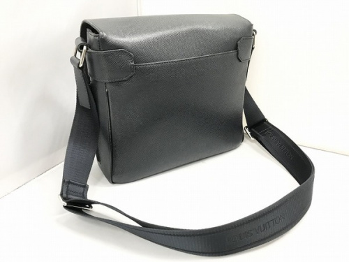 ショルダーバッグのLOUIS VUITTON