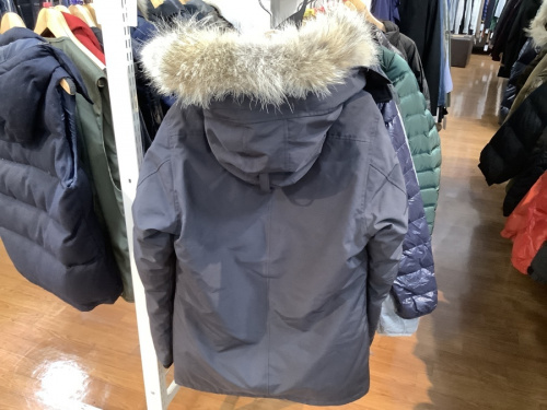 ジャケットのCANADA GOOSE