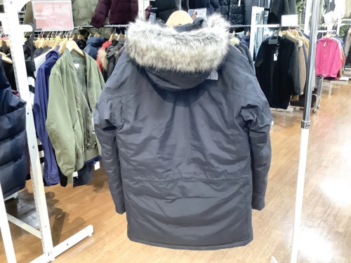 ジャケットのTHE NORTH FACE