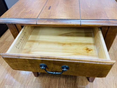 サイドテーブルのETHAN ALLEN(イーサン・アーレン)
