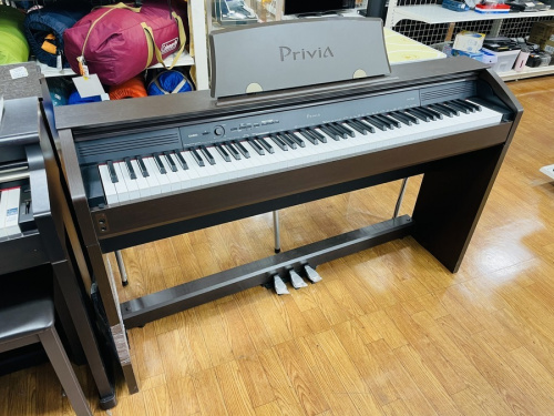 中古楽器店の電子ピアノ