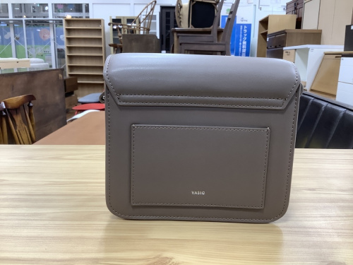 レザーショルダーバッグのVASIC